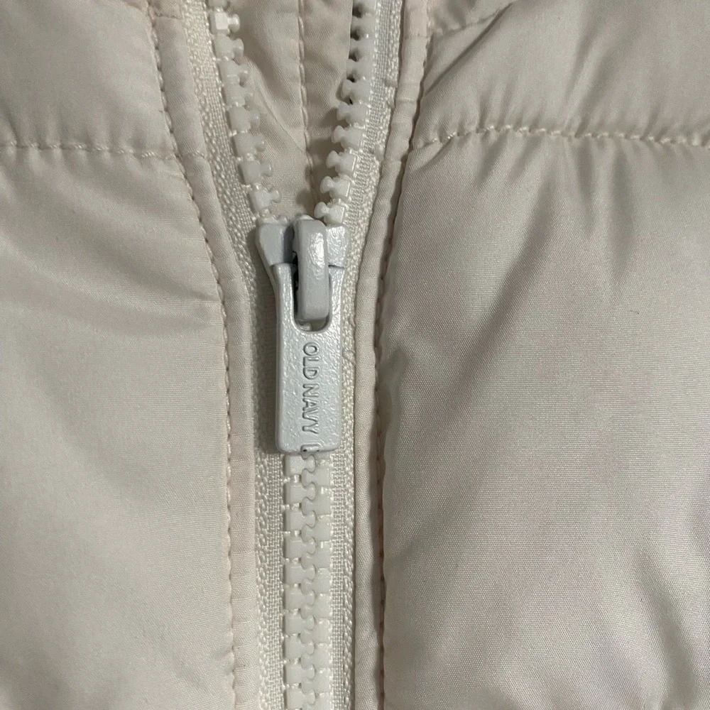 Old Navy Water Resistant White Puffer‎ Vest 3-6 Months Cozy Warm Winter Layering